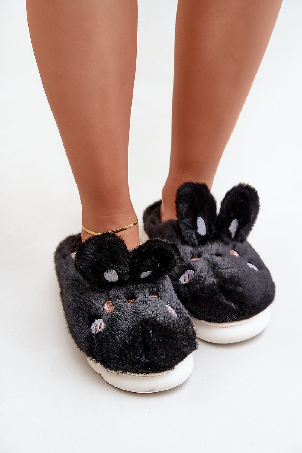  Slippers model 204650 Step in style 