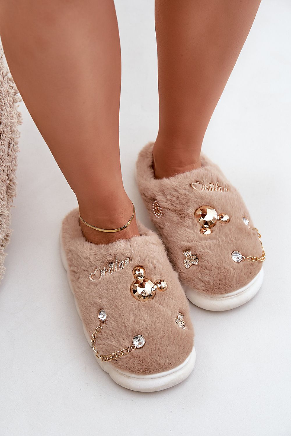  Slippers model 204955 Step in style 