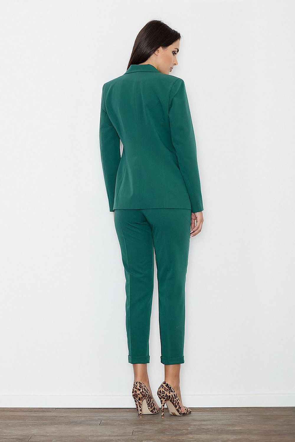 Elegant Cropped Women's Pants for Stylish Outfits in sophisticated green, perfect with shirts or jackets.