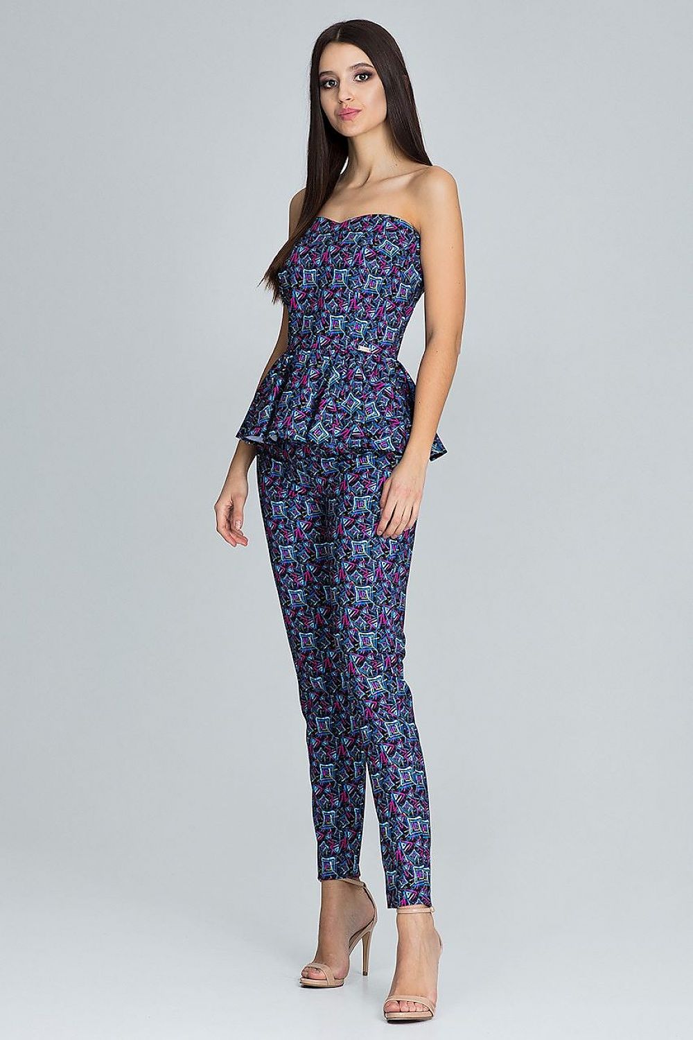 Stylish look in the Elegant Women's Trousers And Corset Set, perfect for a chic and feminine outfit.