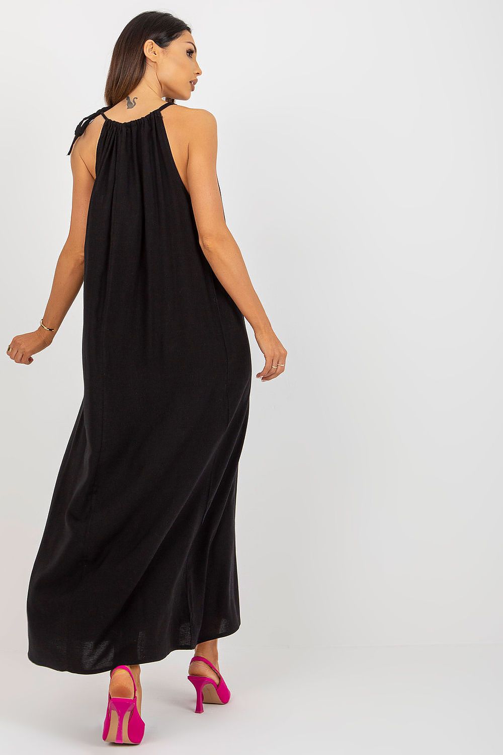 Elegant Casual Sleeveless Maxi Dress with a Loose Cut on Tied Straps, perfect for summer outings and effortless style.